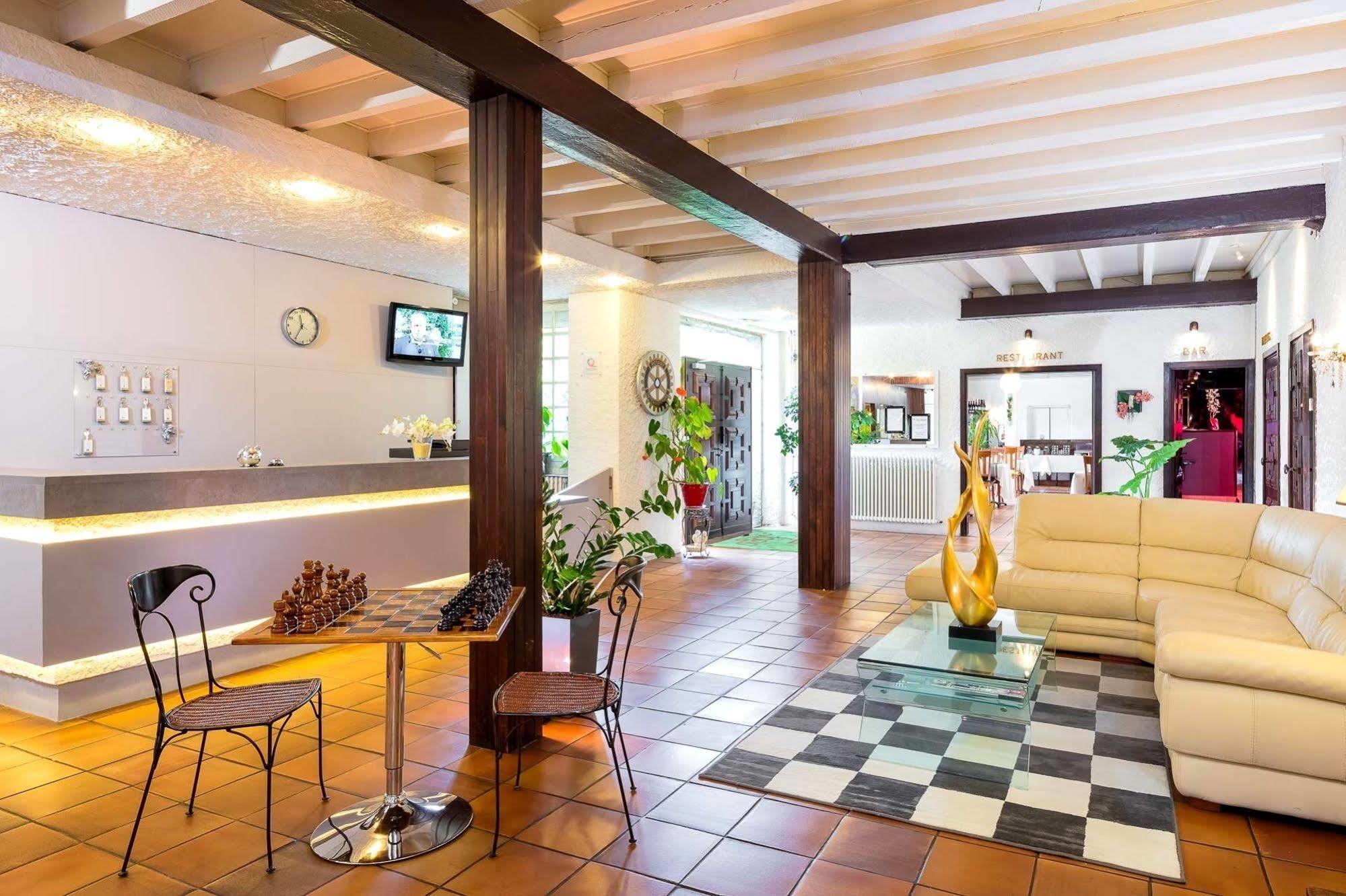 Hotel Logis La Thomasse Aurillac Zewnętrze zdjęcie