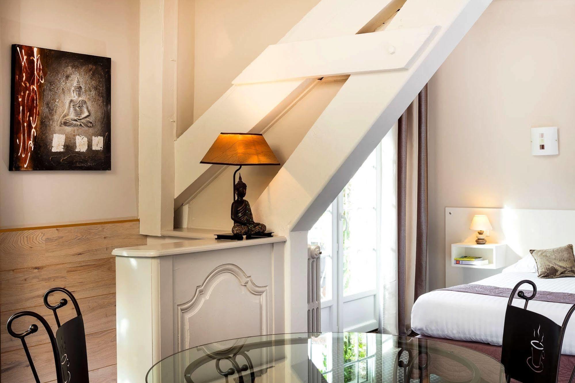 Hotel Logis La Thomasse Aurillac Zewnętrze zdjęcie