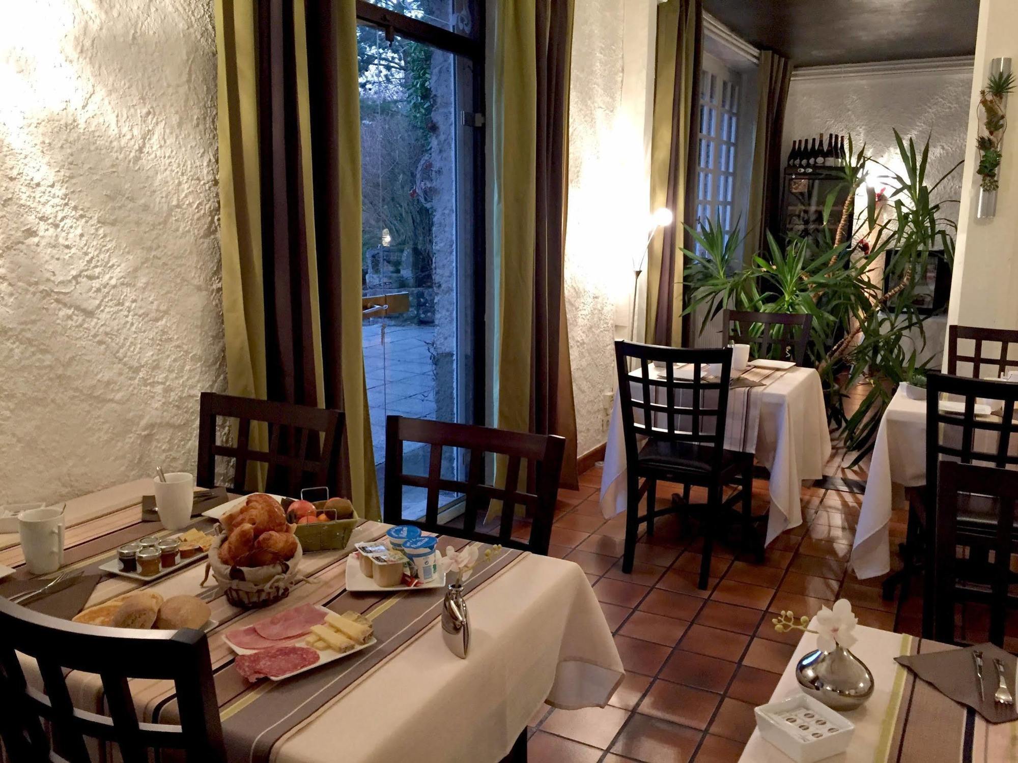 Hotel Logis La Thomasse Aurillac Zewnętrze zdjęcie