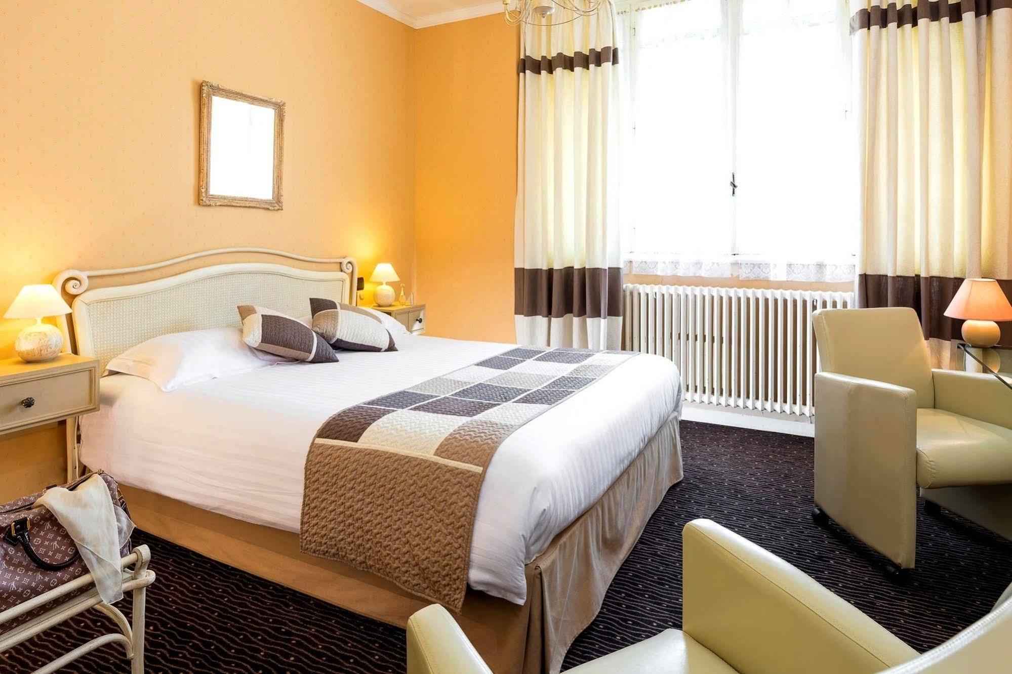 Hotel Logis La Thomasse Aurillac Zewnętrze zdjęcie