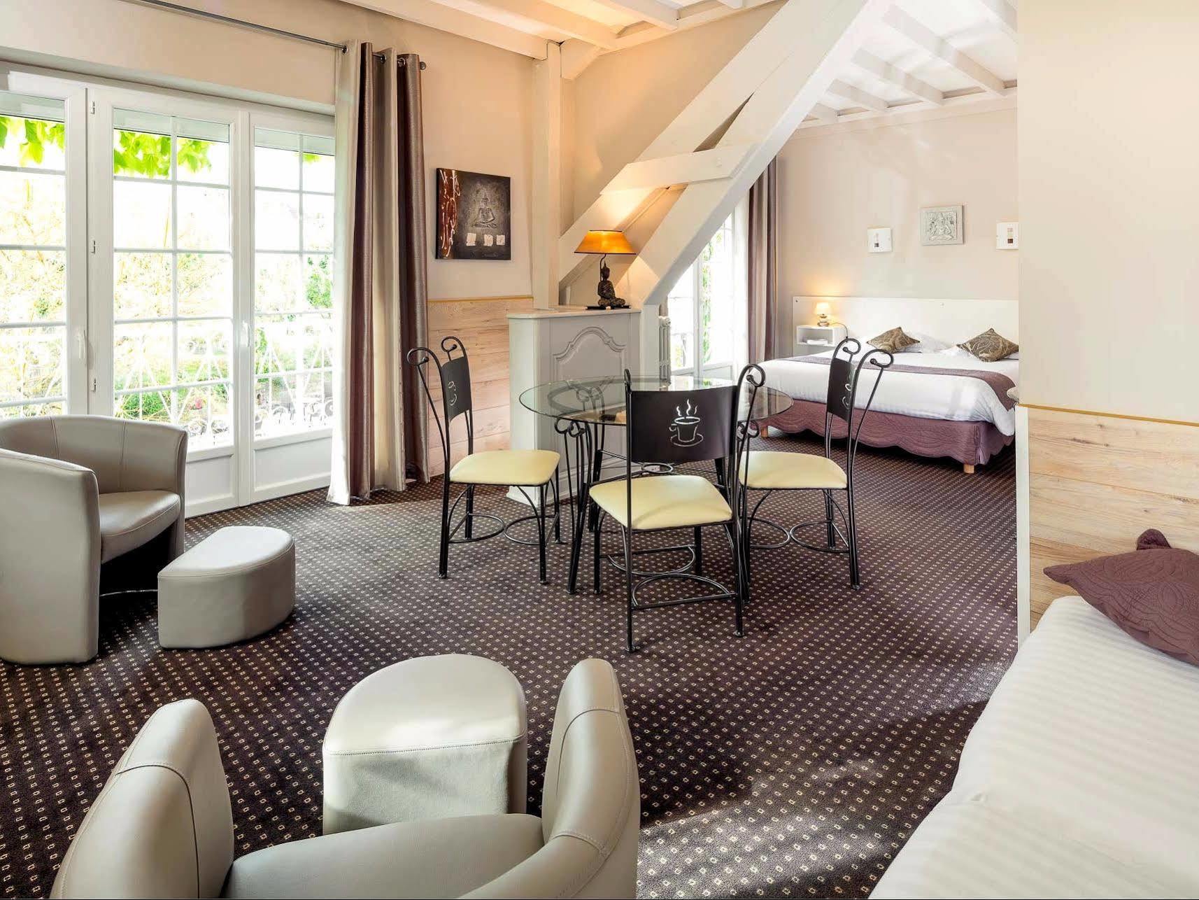 Hotel Logis La Thomasse Aurillac Zewnętrze zdjęcie