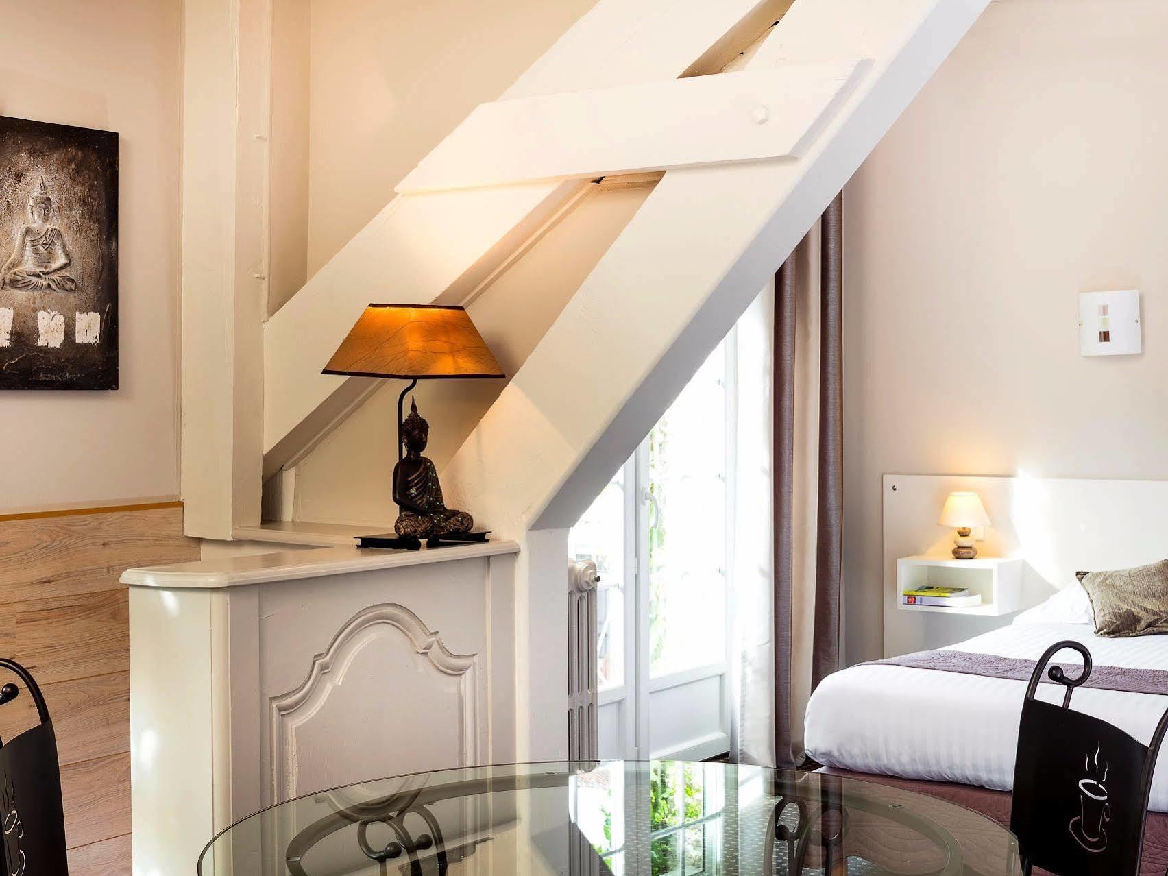Hotel Logis La Thomasse Aurillac Zewnętrze zdjęcie